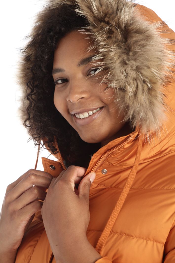 Piumino con bordo in pelo Fashion Market