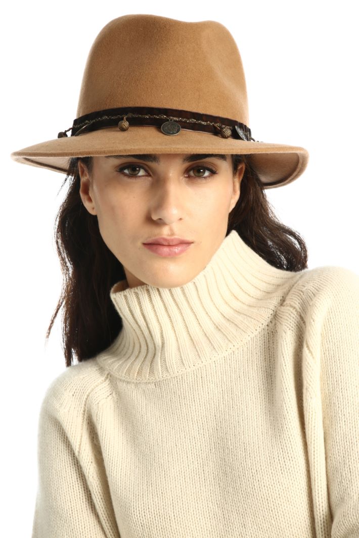 Fedora con dettaglio monete Fashion Market Fedora con dettaglio monete Fashion Market