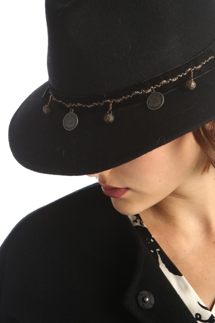 Fedora con dettaglio monete Fashion Market Fedora con dettaglio monete Fashion Market