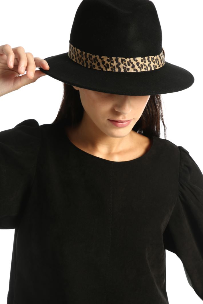 Fedora con nastro a fantasia Fashion Market Fedora con nastro a fantasia Fashion Market
