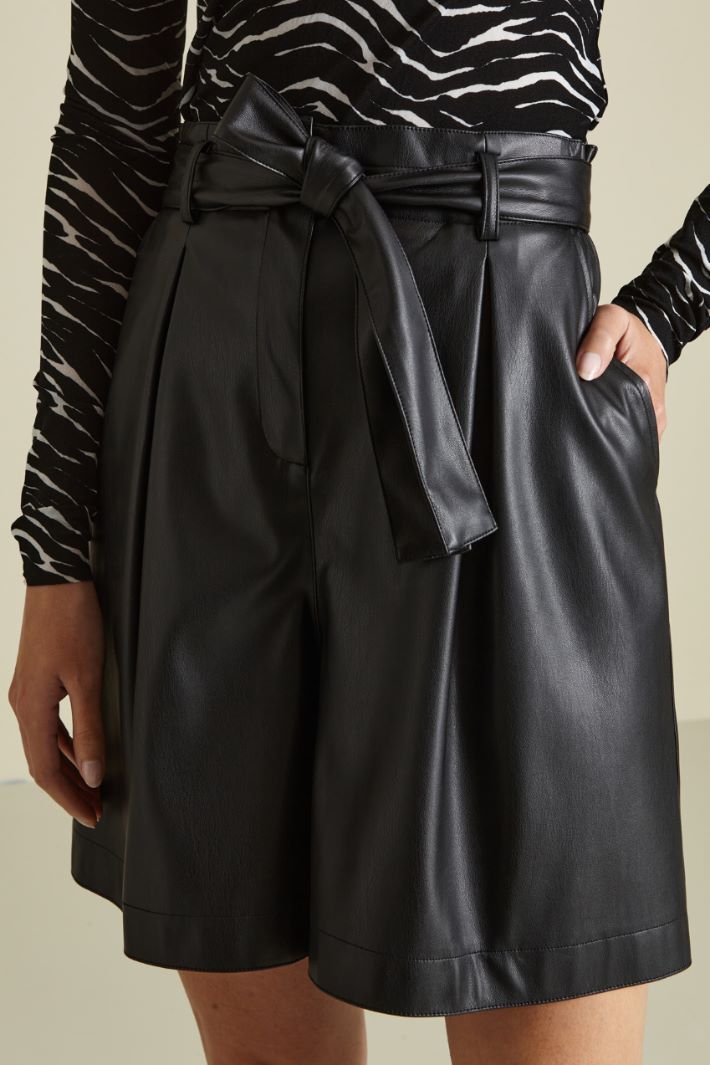 Shorts in similpelle Fashion Market