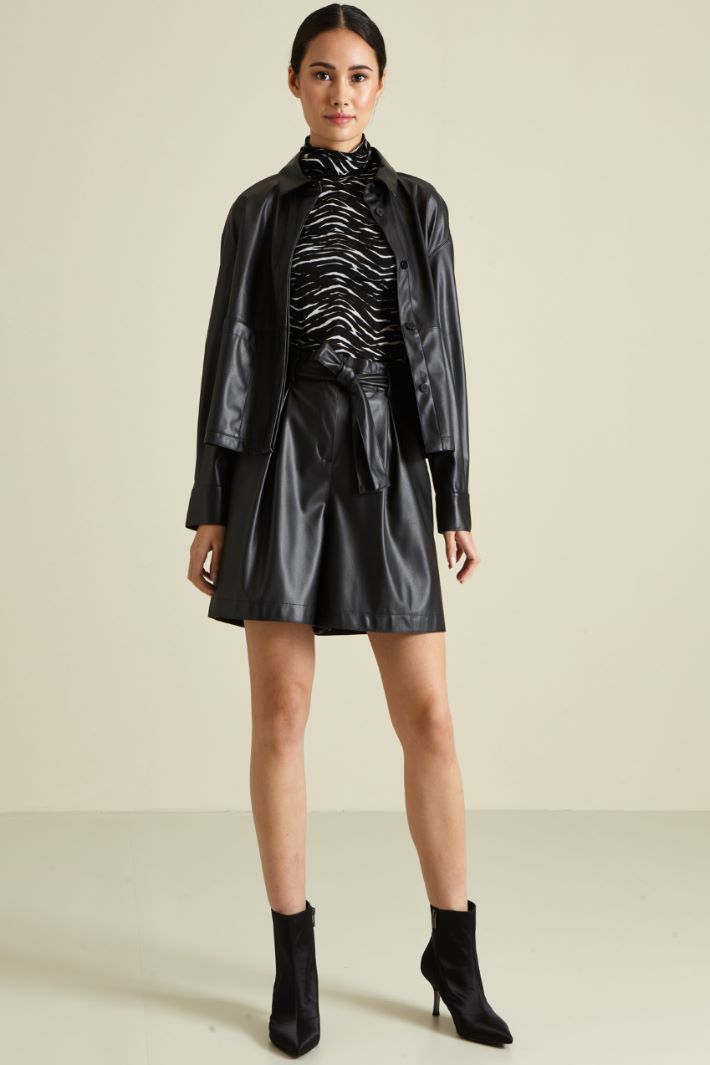 Shorts in similpelle Fashion Market