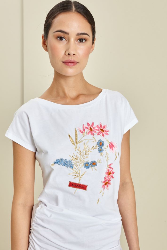 T-shirt in cotone con ricamo Fashion Market T-shirt in cotone con ricamo Fashion Market