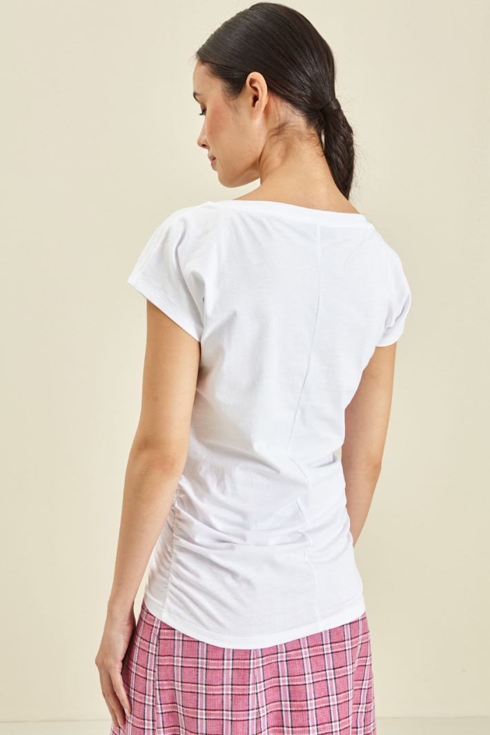 T-shirt in cotone con ricamo Fashion Market T-shirt in cotone con ricamo Fashion Market