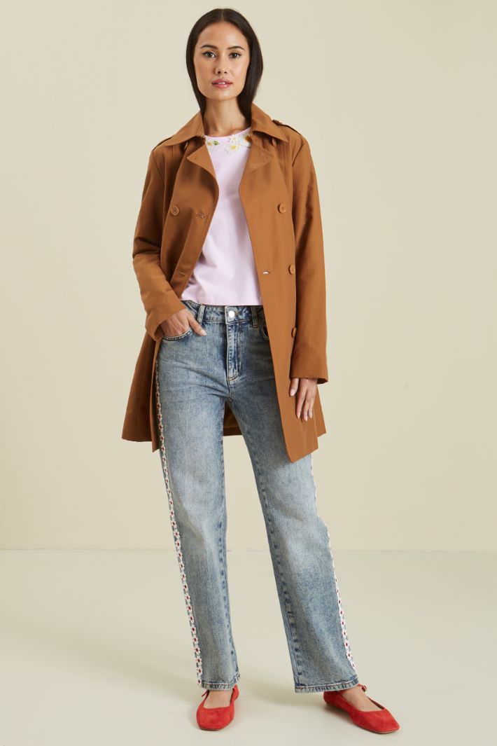 T-shirt con ricami e perline Fashion Market T-shirt con ricami e perline Fashion Market