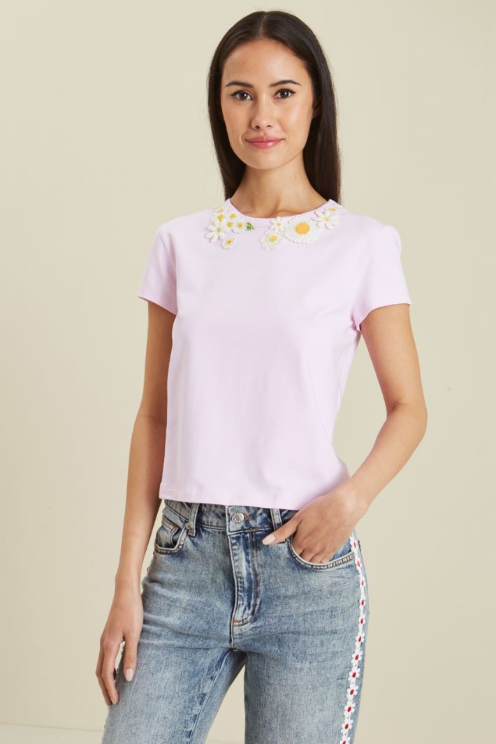 T-shirt con ricami e perline Fashion Market T-shirt con ricami e perline Fashion Market