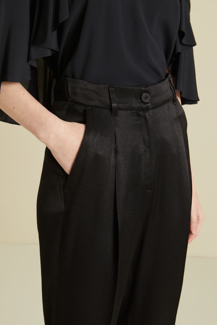 Pantaloni in crèpe Fashion Market