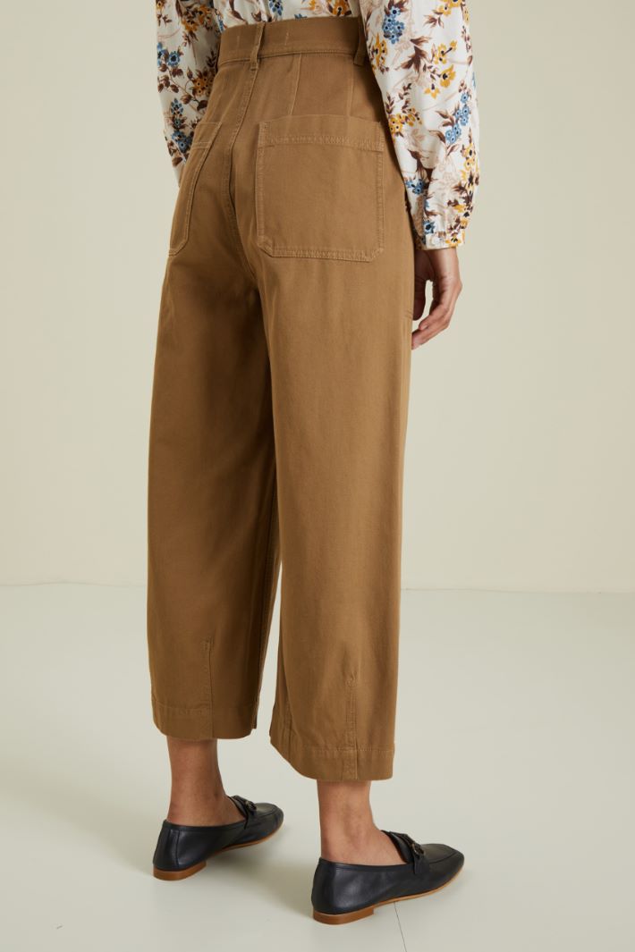 Pantaloni cropped in gabardina Fashion Market