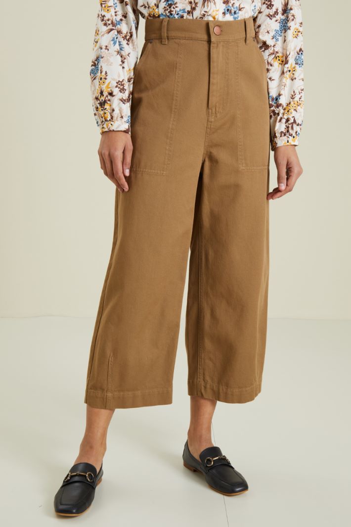 Pantaloni cropped in gabardina Fashion Market