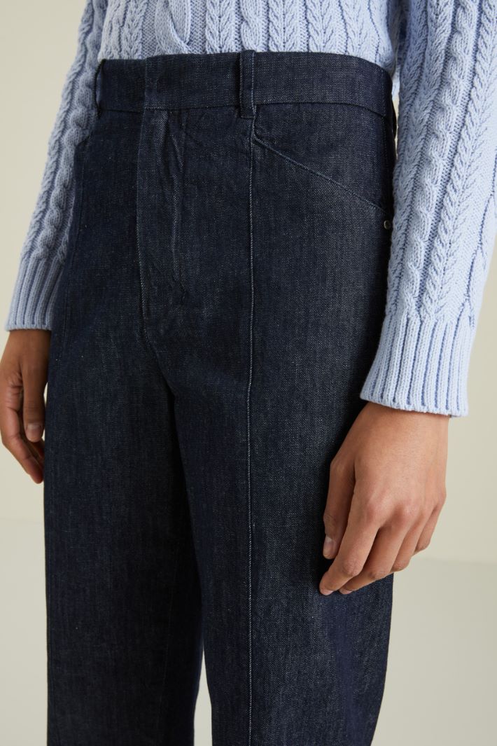 Pantaloni carrot in denim Fashion Market