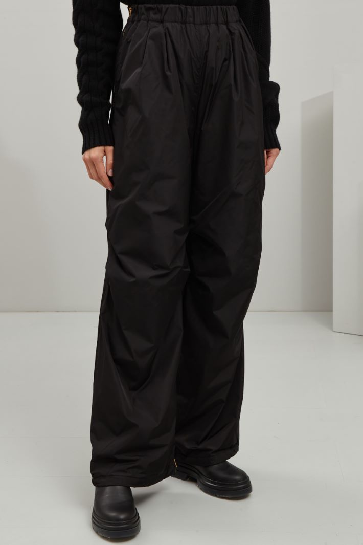 Pantaloni in taffetà tecnico Fashion Market