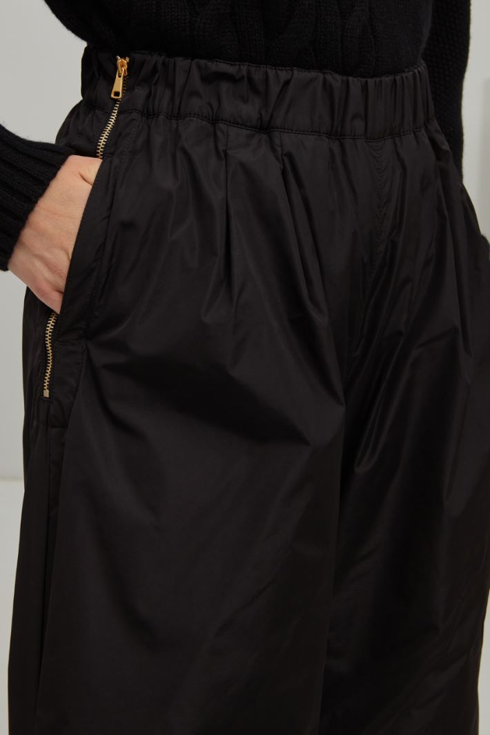 Pantaloni in taffetà tecnico Fashion Market