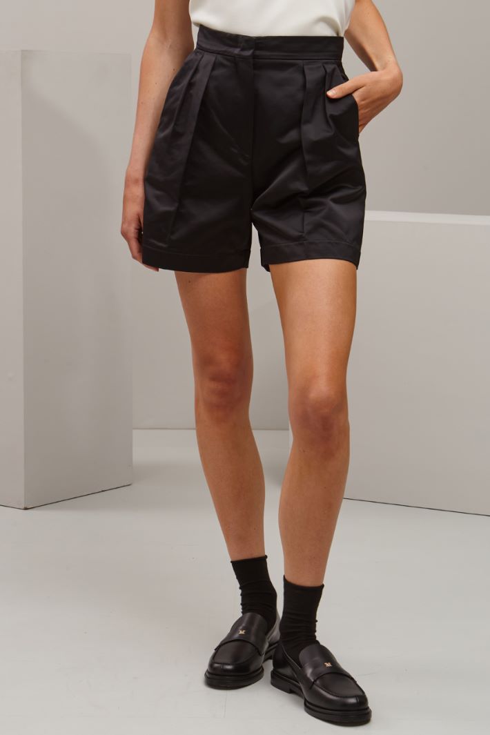 Shorts in duchesse Fashion Market