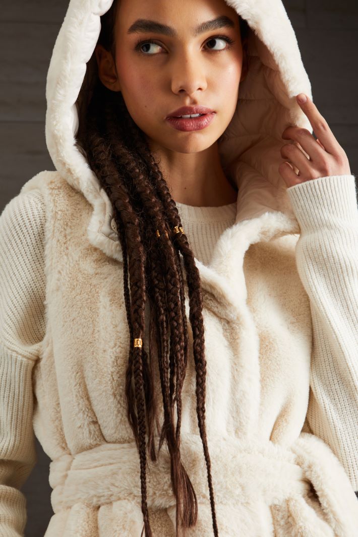 Gilet imbottito con cappuccio Fashion Market Gilet imbottito con cappuccio Fashion Market