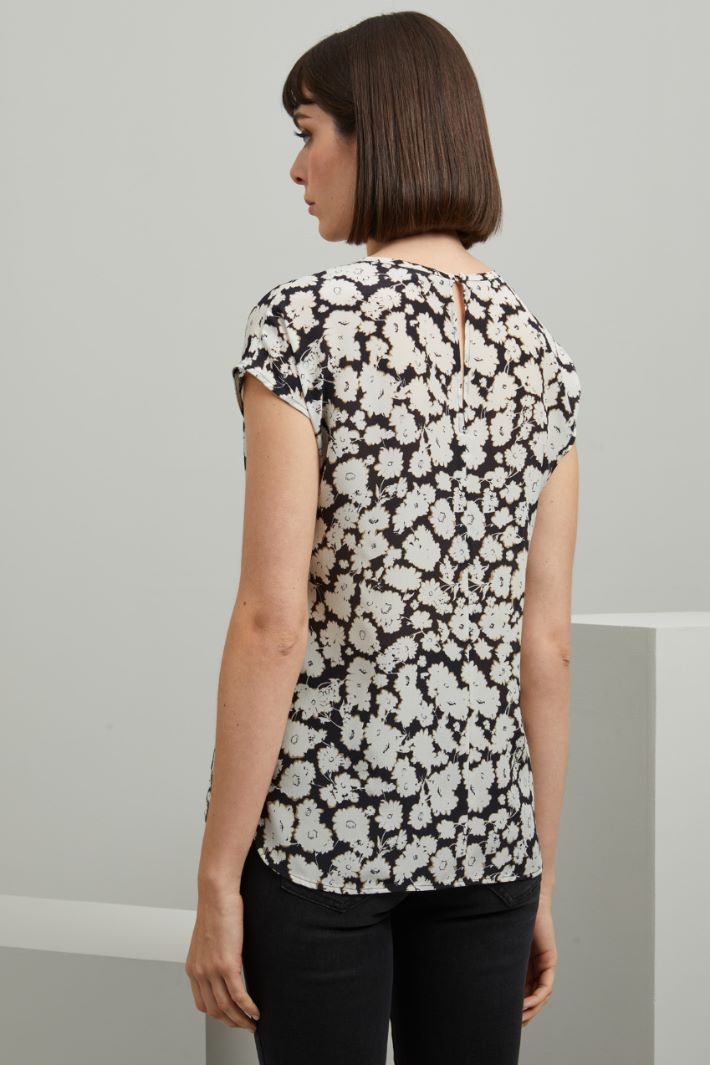 Top in seta Fashion Market Top in seta Fashion Market