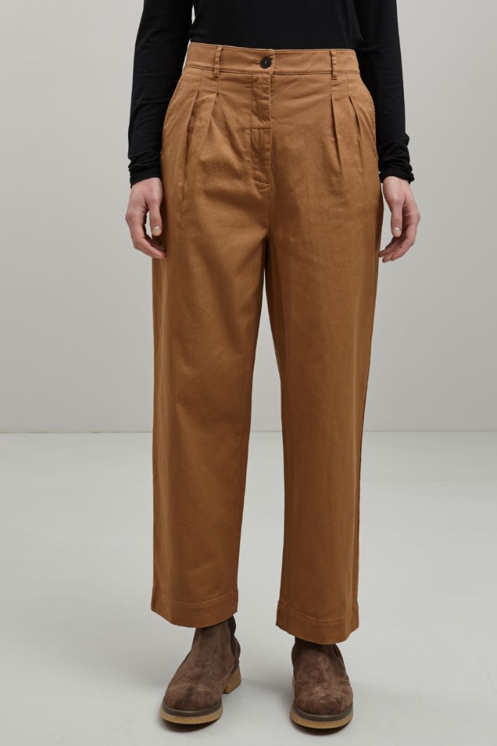 Pantaloni carrot in gabardina Fashion Market Pantaloni carrot in gabardina Fashion Market