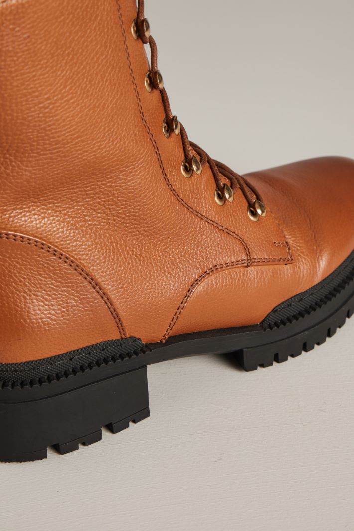 Anfibi in pelle Fashion Market Anfibi in pelle Fashion Market