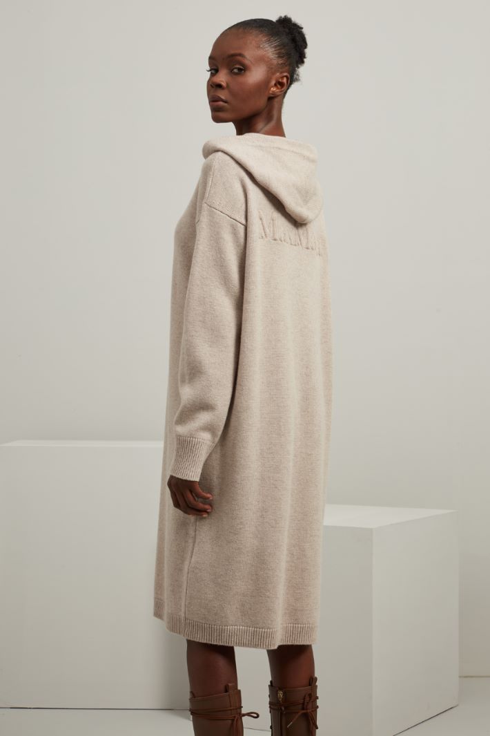 Abito con cappuccio Fashion Market Abito con cappuccio Fashion Market