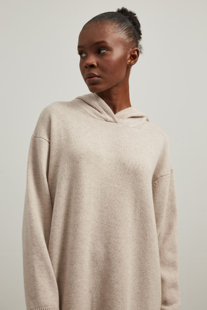 Abito con cappuccio Fashion Market Abito con cappuccio Fashion Market