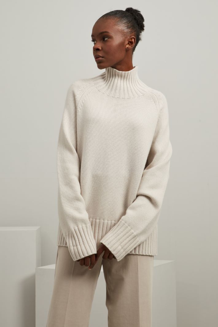 Maglia con collo a cratere Fashion Market