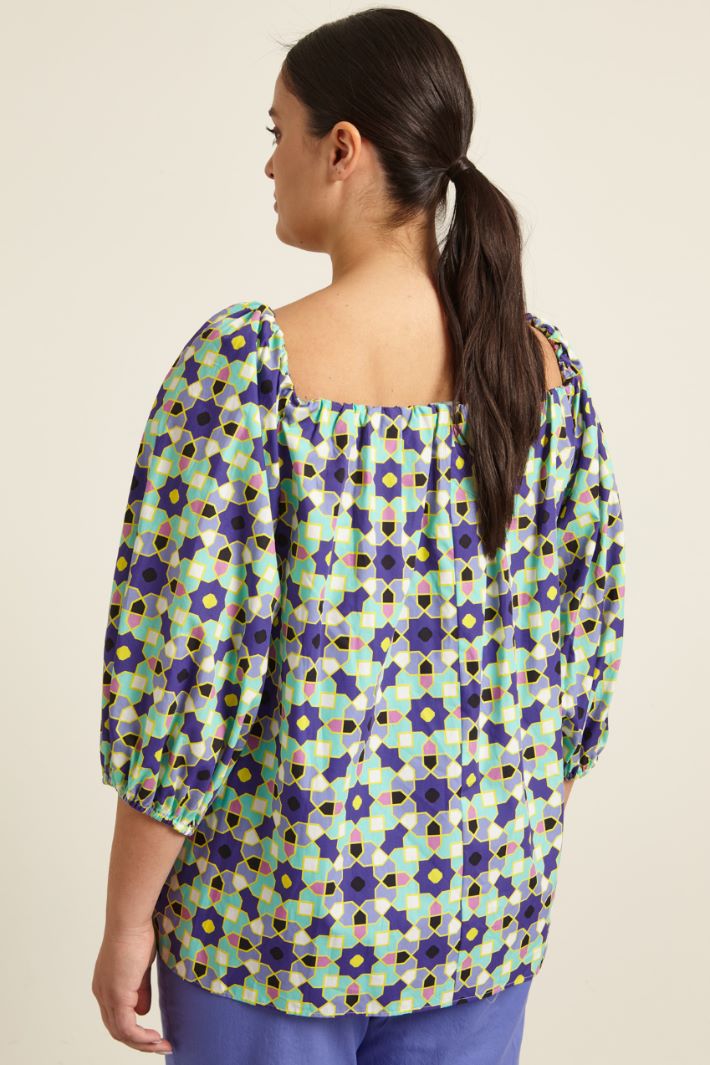 Casacca con scollo off-shoulders a fantasia Fashion Market