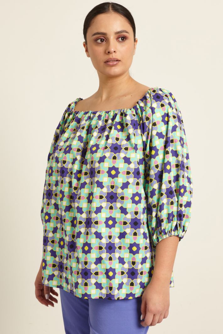 Casacca con scollo off-shoulders a fantasia Fashion Market