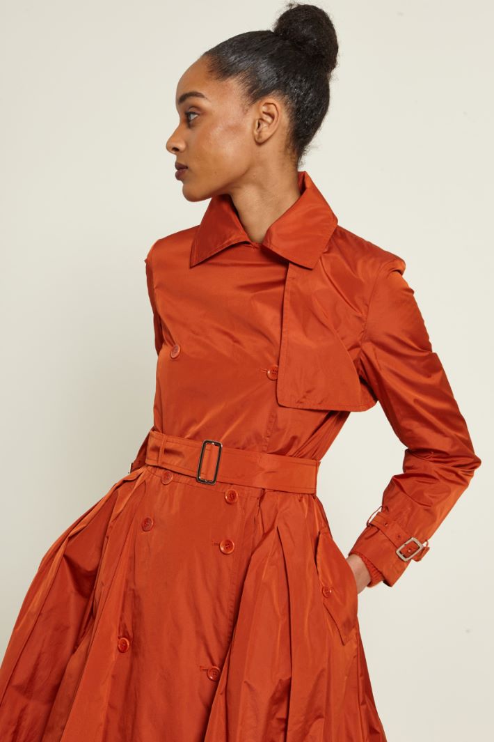 Soprabito svasato in taffetà Fashion Market