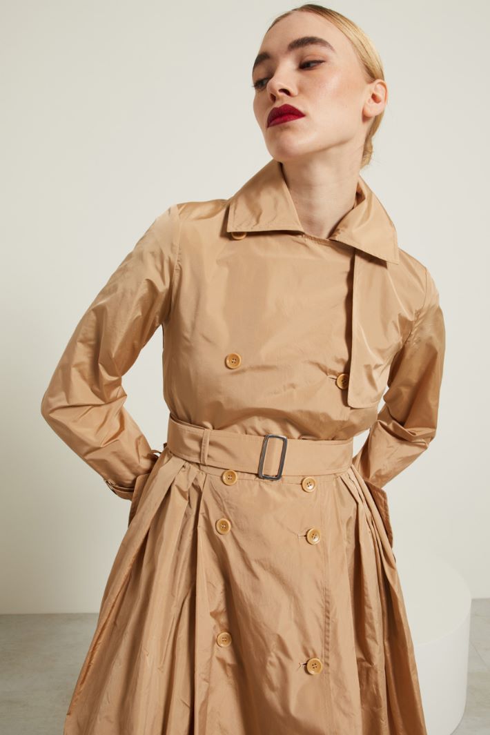 Soprabito svasato in taffetà Fashion Market