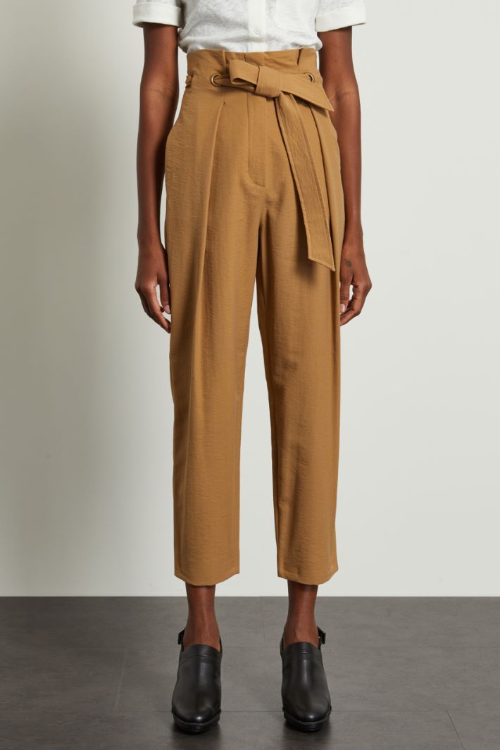 Pantaloni carrot con cintura Fashion Market