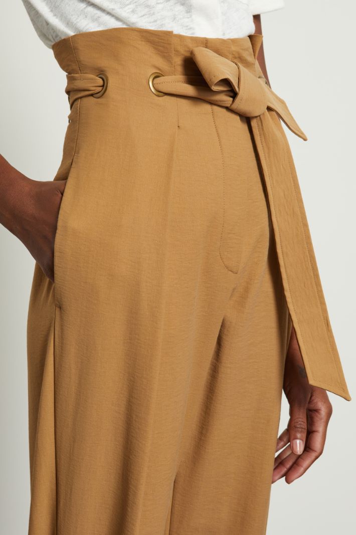 Pantaloni carrot con cintura Fashion Market