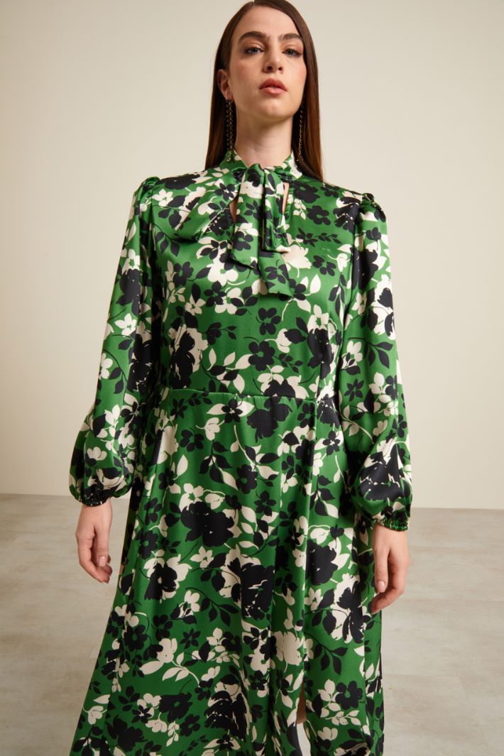 Abito con collo a foulard Fashion Market