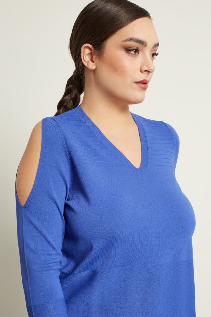 Maglia in viscosa con cut out Fashion Market Maglia in viscosa con cut out Fashion Market