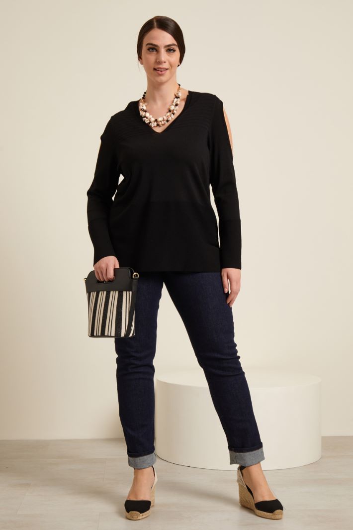 Maglia in viscosa con cut out Fashion Market Maglia in viscosa con cut out Fashion Market