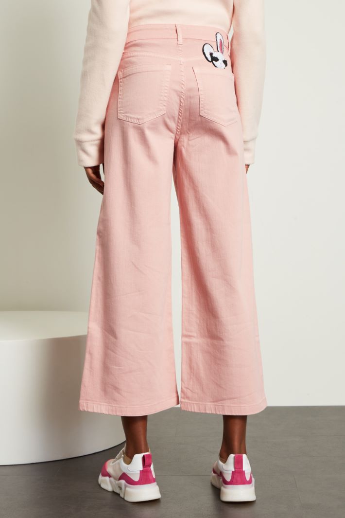 Pantaloni con patch Fashion Market