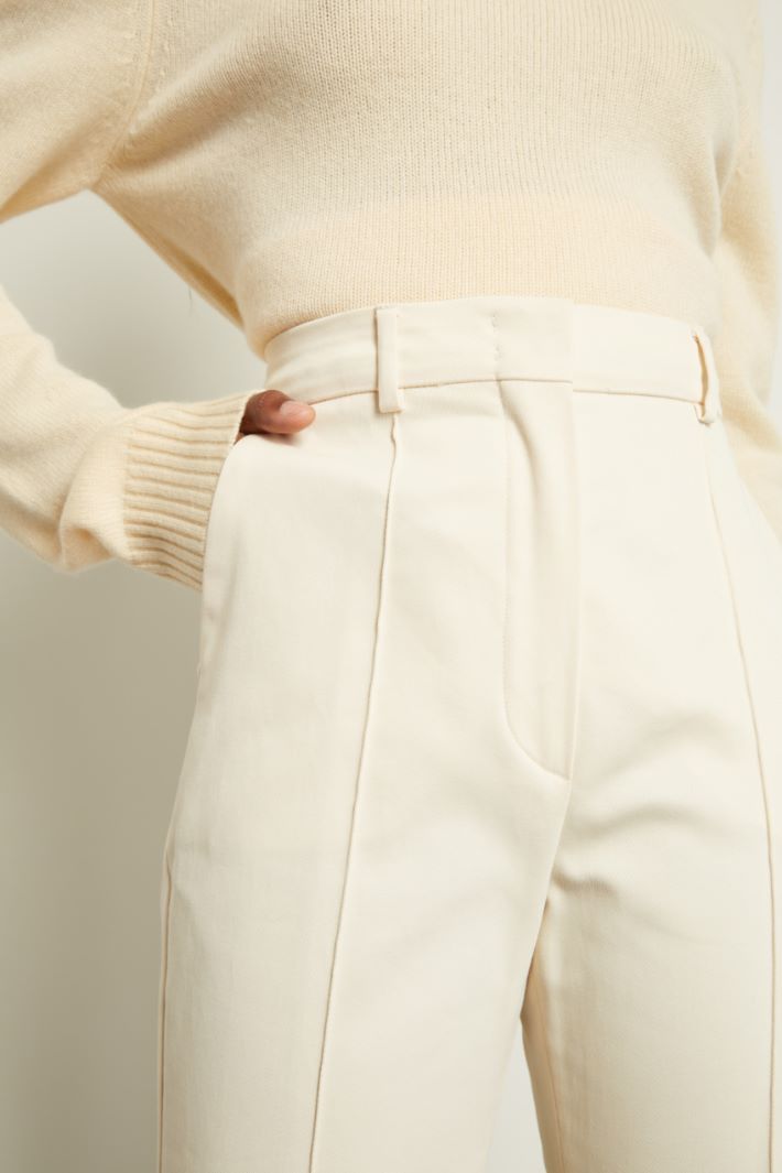 Pantalone con piega cucita Fashion Market