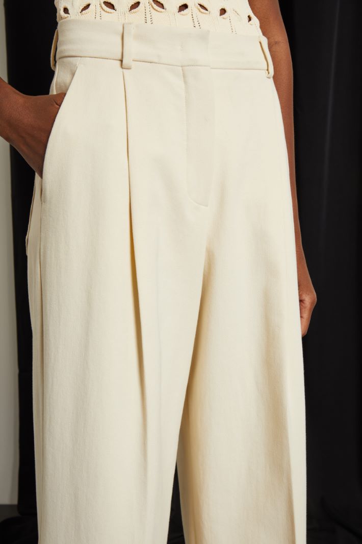 Pantaloni a zampa in crépe Fashion Market