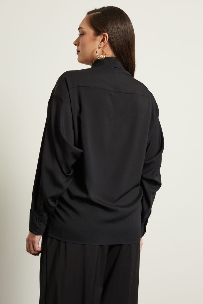 Blusa con apertura a V Fashion Market