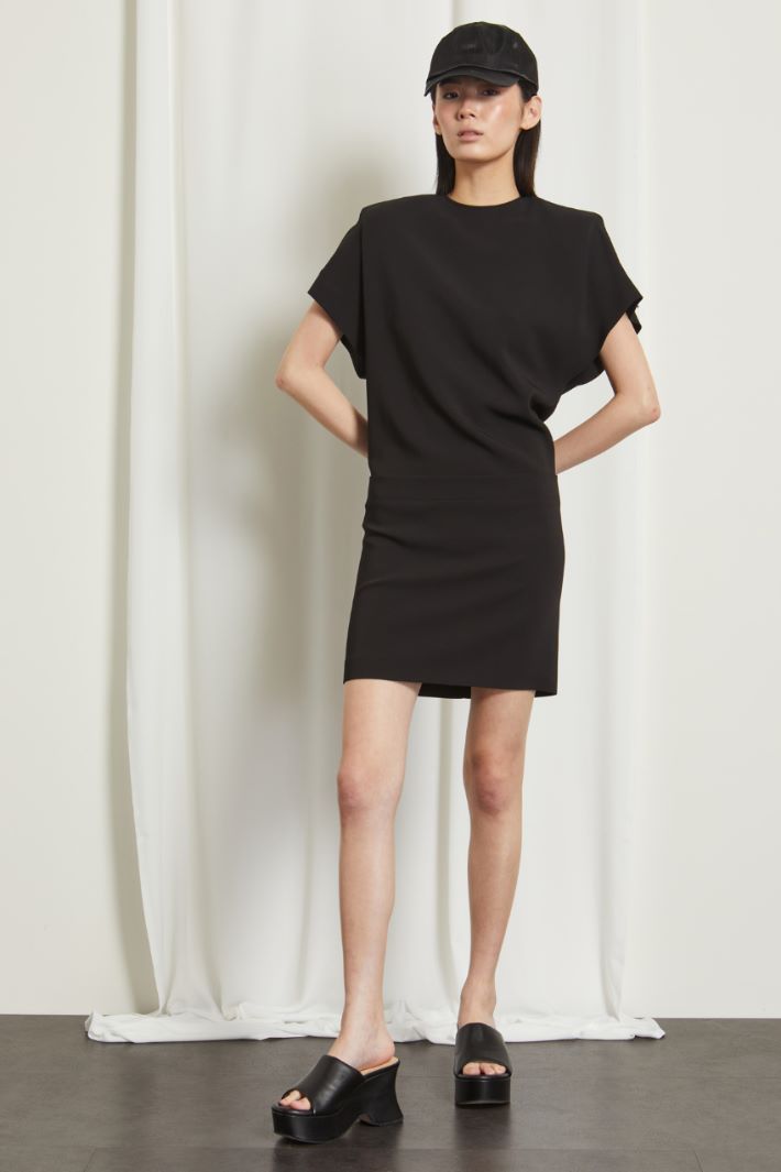 Abito con spalle imbottite Fashion Market