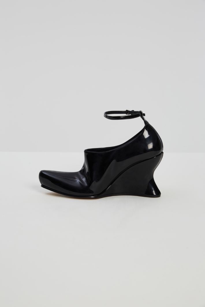 Scarpe con zeppa in vernice Fashion Market