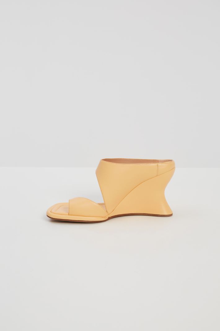 Sandali infradito con zeppa Fashion Market