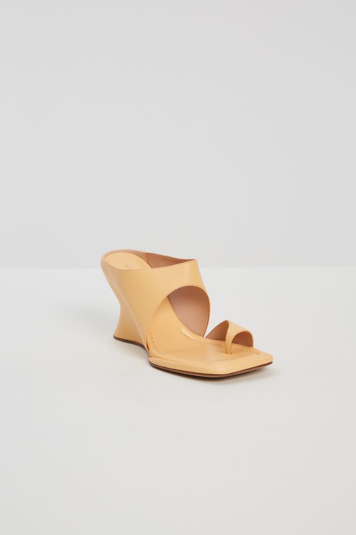 Sandali infradito con zeppa Fashion Market