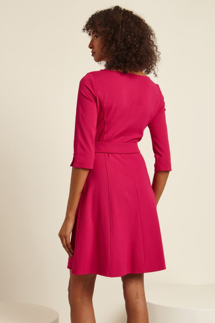 Abito sfiancato con cintura Fashion Market