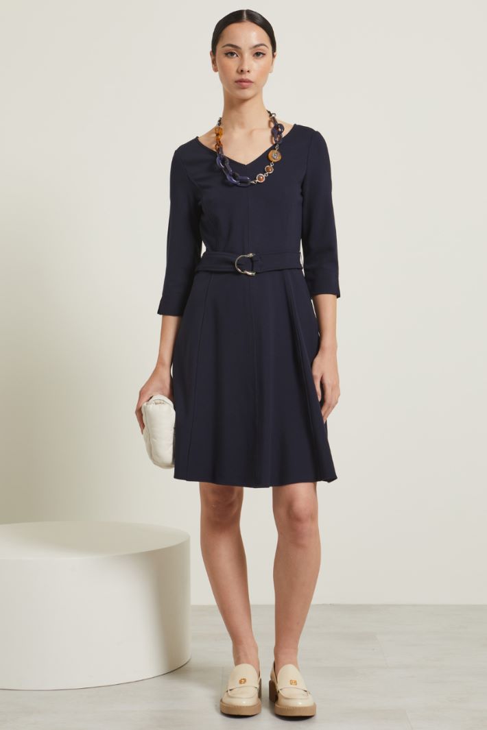 Abito sfiancato con cintura Fashion Market