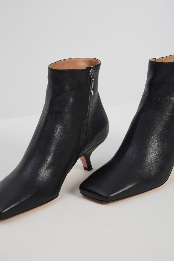 Stivaletti con punta squadrata Fashion Market