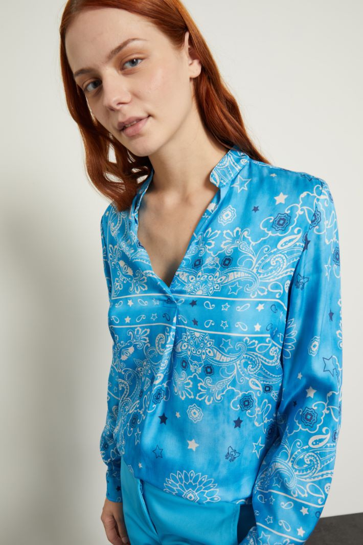 Blusa con collo a foulard Fashion Market