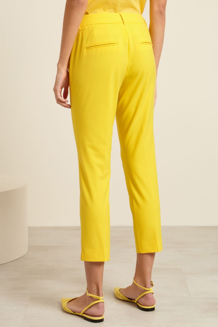 Pantaloni capri in tela Fashion Market