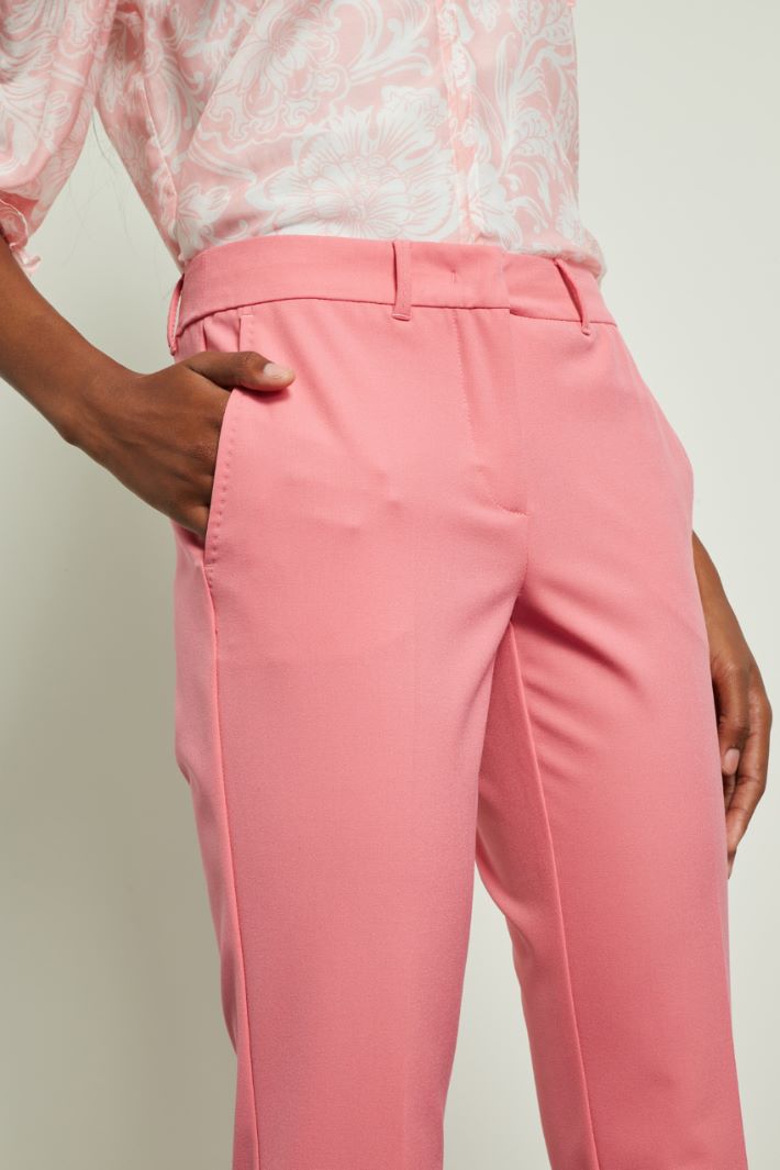 Pantaloni capri in tela Fashion Market