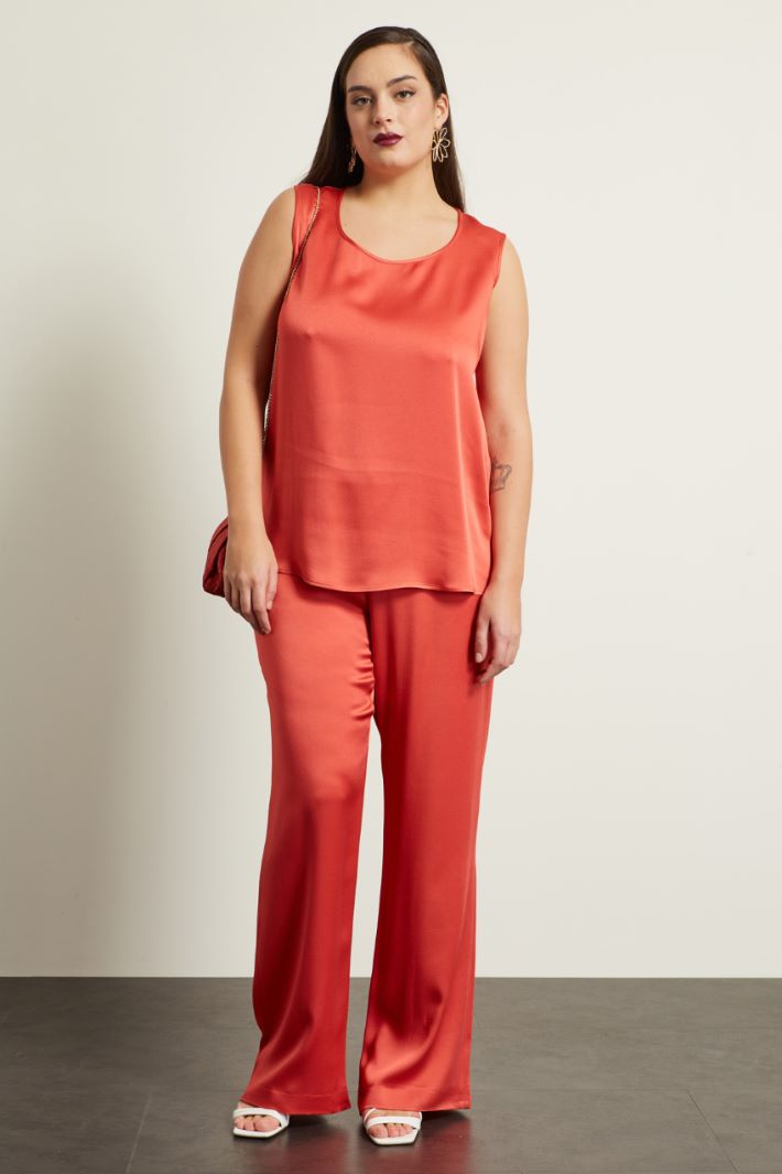 Top smanicato in raso Fashion Market