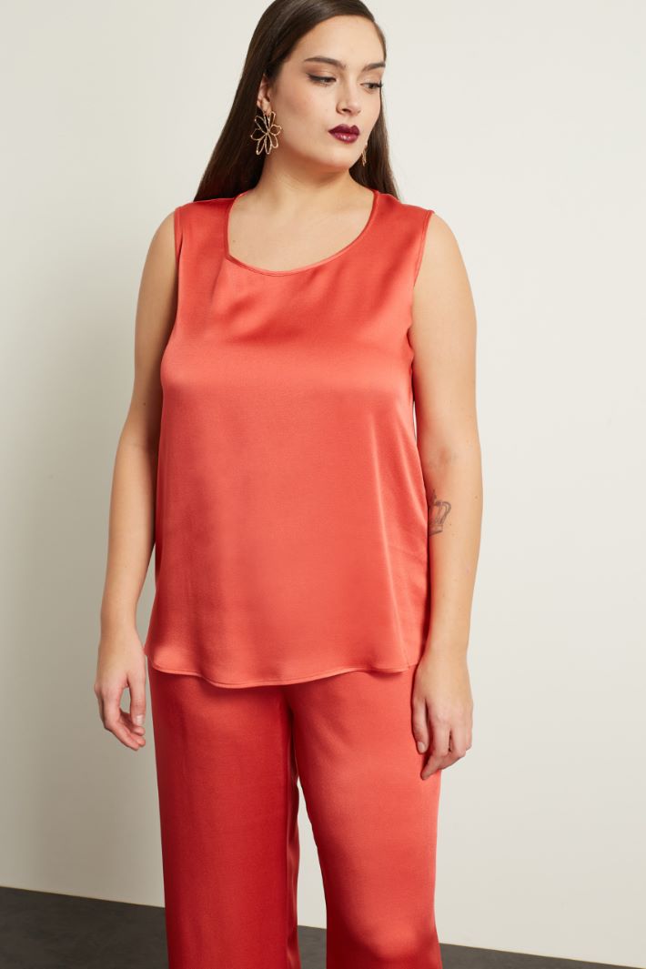 Top smanicato in raso Fashion Market