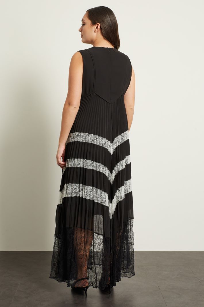 Abito con inserti in pizzo Fashion Market